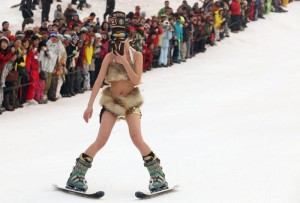 девушка на лыжах