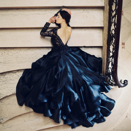 вечернее платье темно-синего цвета